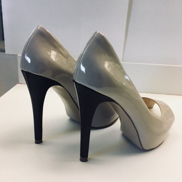 Guess Platform Pumps - Picture 4 of 6